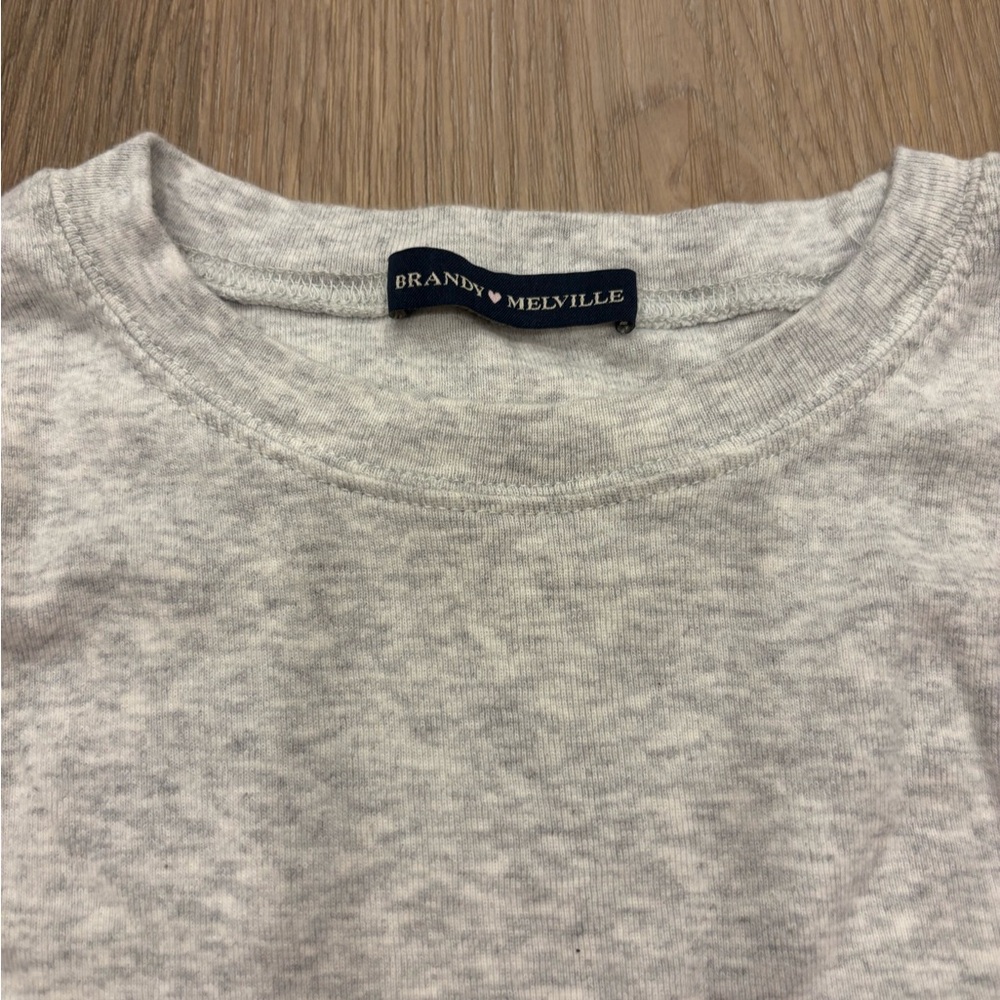 BRANDY MELVILLE GRAY‎ TOP - Picture 2 of 3